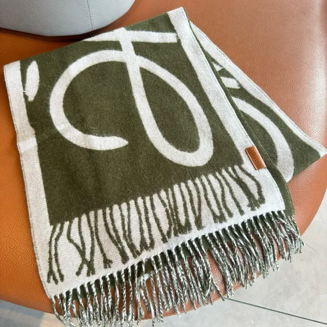 Loewe Anagram Vert Militaire Blanc Motif Abstrait Géométrique Ourlet Frangé Cashmere Écharpe 6