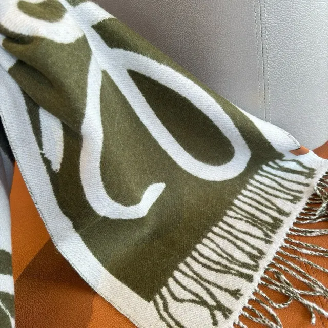 Loewe Anagram Vert Militaire Blanc Motif Abstrait Géométrique Ourlet Frangé Cashmere Écharpe 7