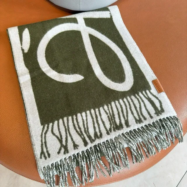 Loewe Anagram Vert Militaire Blanc Motif Abstrait Géométrique Ourlet Frangé Cashmere Écharpe 8