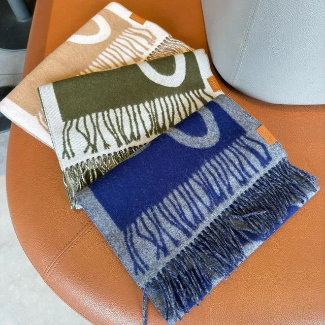 Loewe Anagram Vert Militaire Blanc Motif Abstrait Géométrique Ourlet Frangé Cashmere Écharpe 9