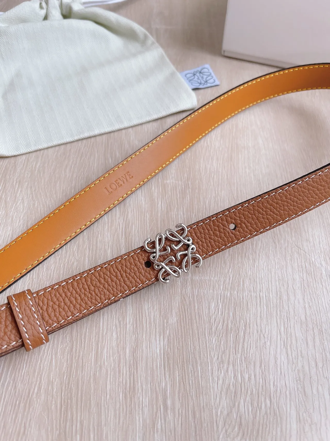Loewe Anagram Cinto Marrom Laranja Pebbled Forro Contrastante Cinto de Couro 2