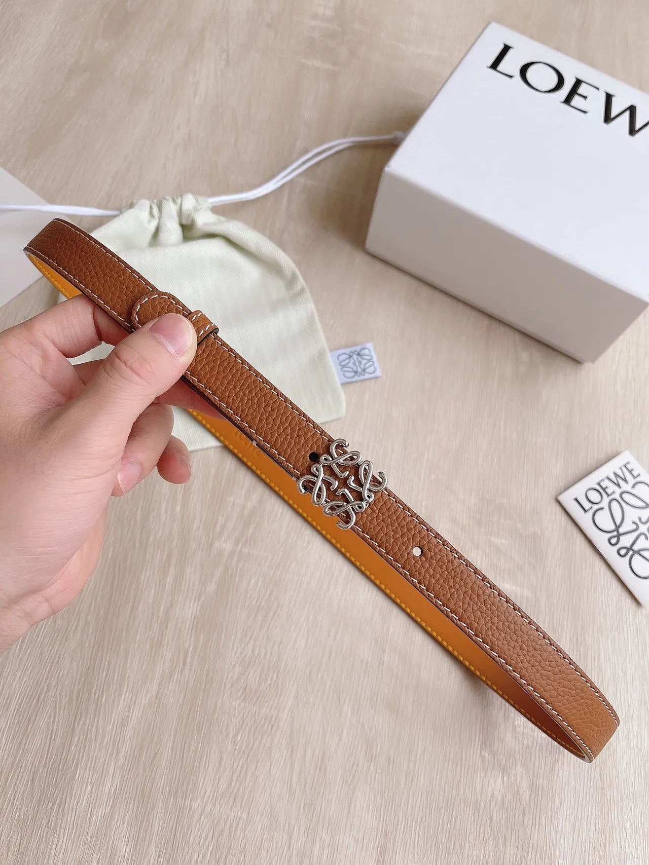 Loewe Anagram Cinto Marrom Laranja Pebbled Forro Contrastante Cinto de Couro 3