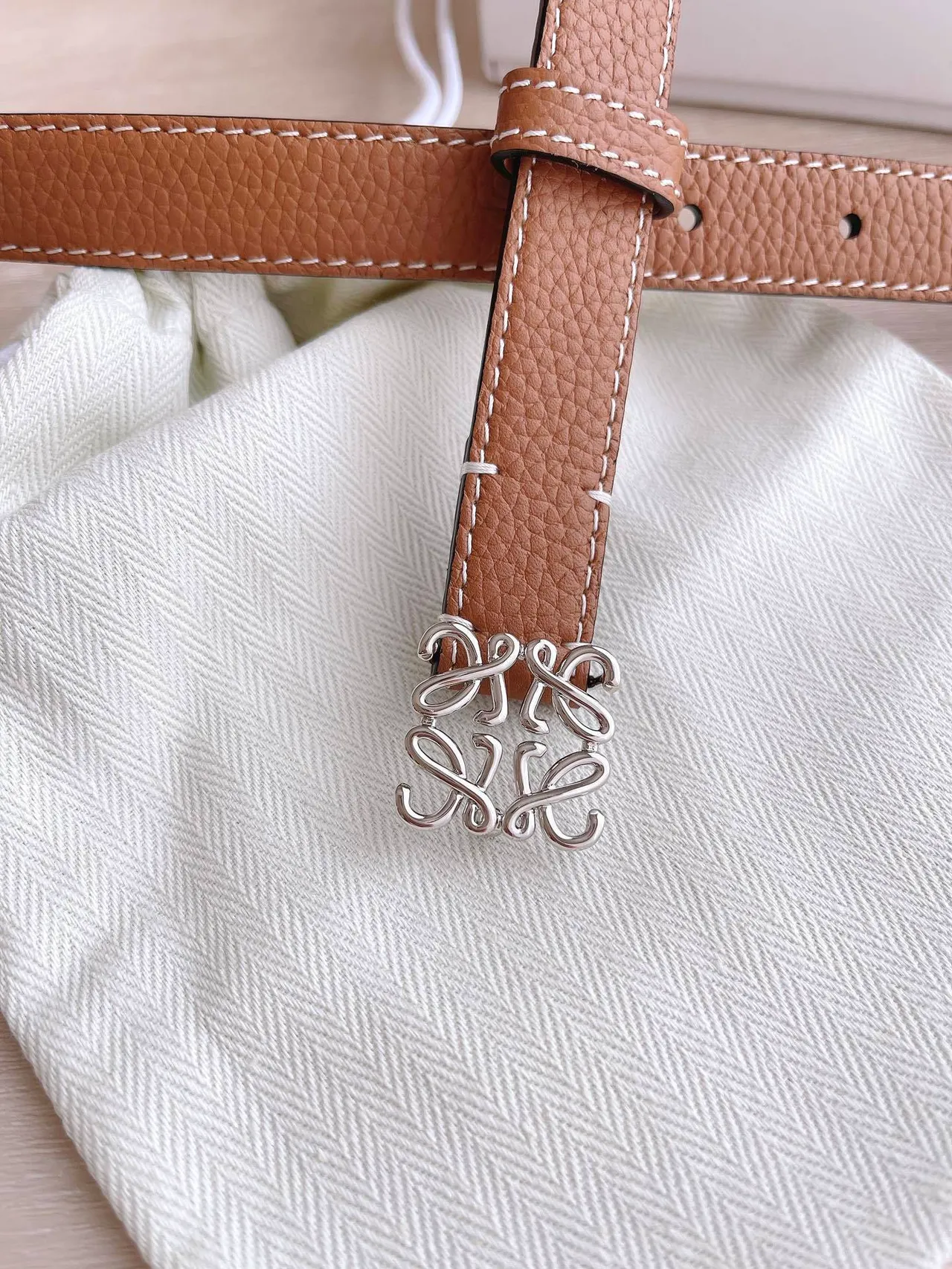 Loewe Anagram Cinto Marrom Laranja Pebbled Forro Contrastante Cinto de Couro 6