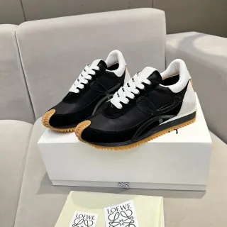 Loewe Flow Runner أسود أبيض Gum Sneakers Lifestyle