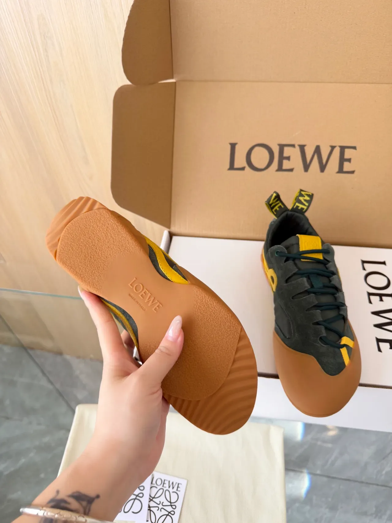 Loewe Vert Jaune Low-Top Suède et Cuir Mélange Lifestyle Sneakers 2
