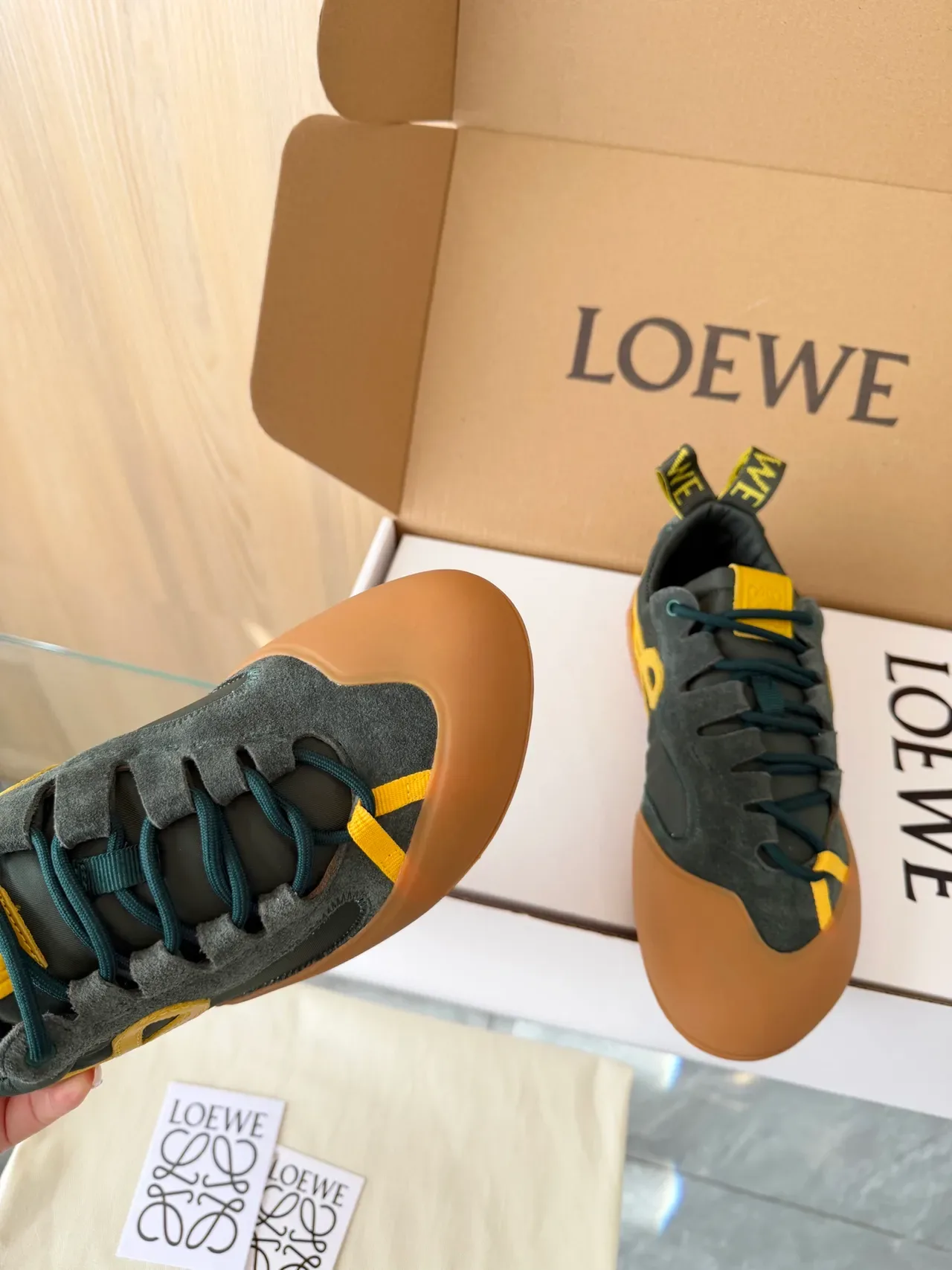Loewe Vert Jaune Low-Top Suède et Cuir Mélange Lifestyle Sneakers 4