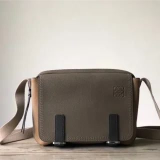 Loewe Puzzle حقيبة كتف هيكلية رمادي زيتوني وبيج