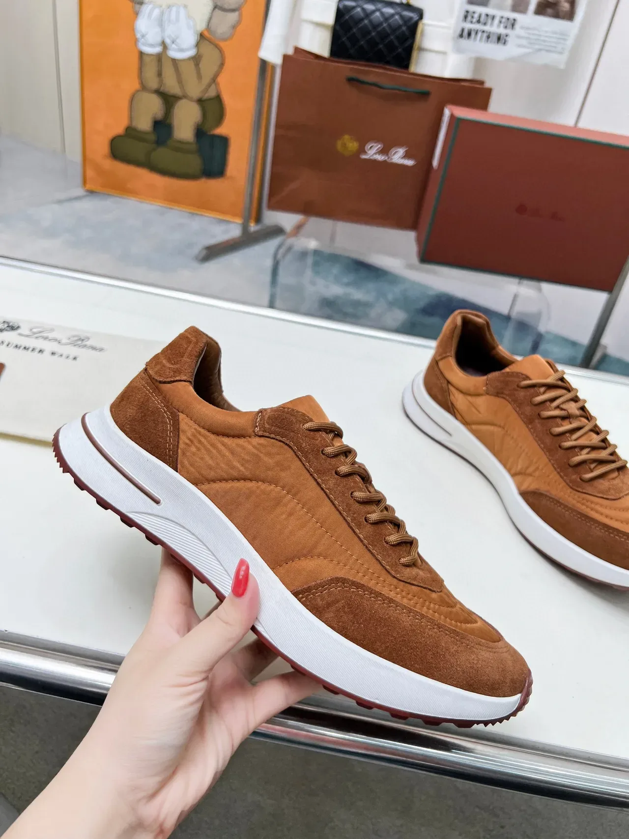 Loro Piana Sneakers Lifestyle Marron Blanc empiègne daim et textile construction panneaux empilés style de vie 2