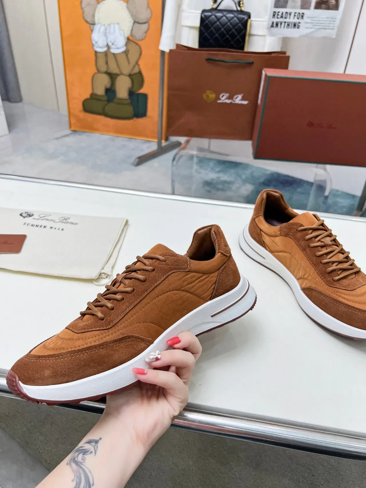 Loro Piana Sneakers Lifestyle Marron Blanc empiègne daim et textile construction panneaux empilés style de vie 3
