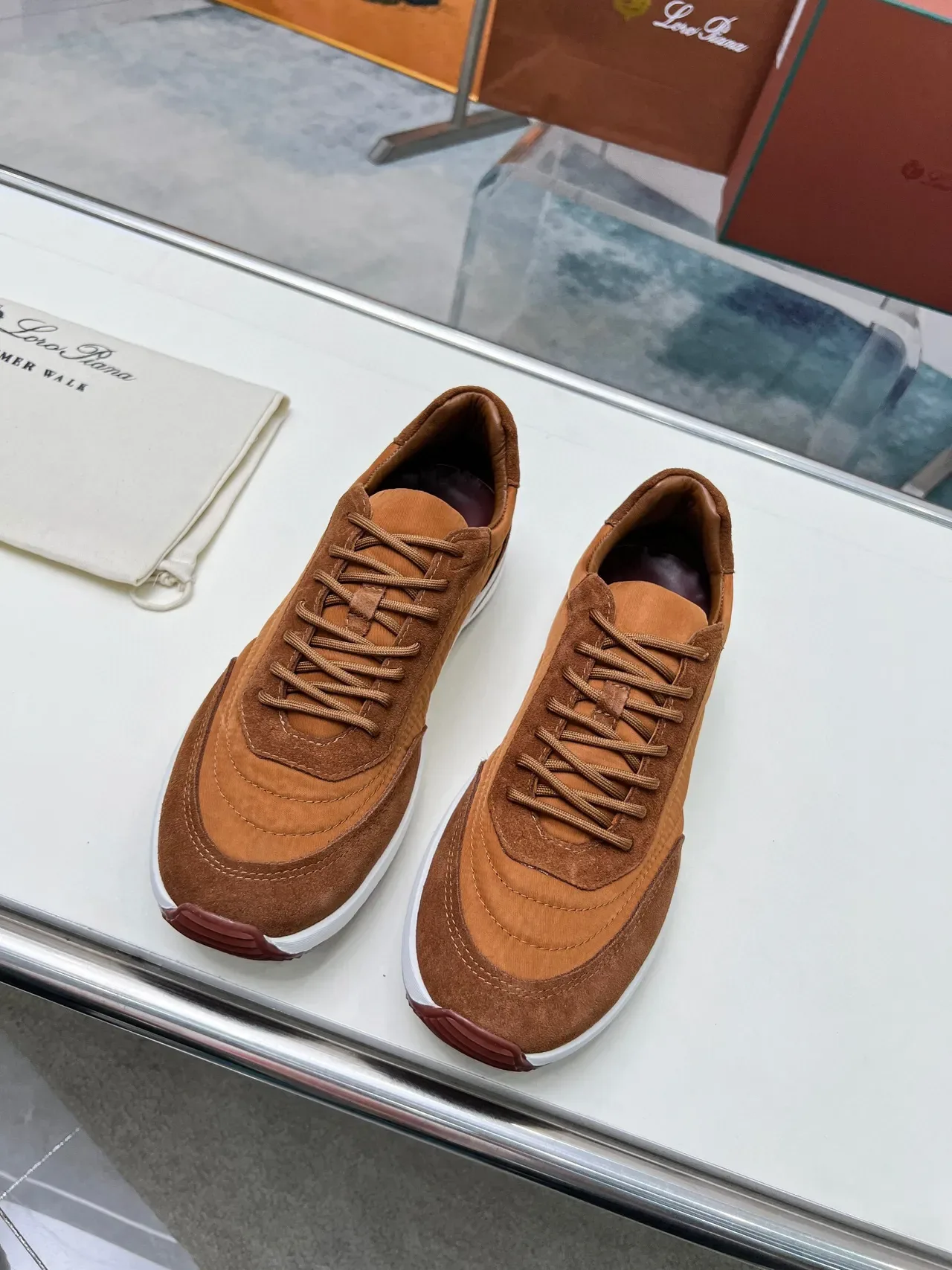 Loro Piana Sneakers Lifestyle Marron Blanc empiègne daim et textile construction panneaux empilés style de vie 5