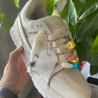 Louis Vuitton Zapatillas Lifestyle de Cuero Monogramado con Suela Chunky en Beige Multicolor
