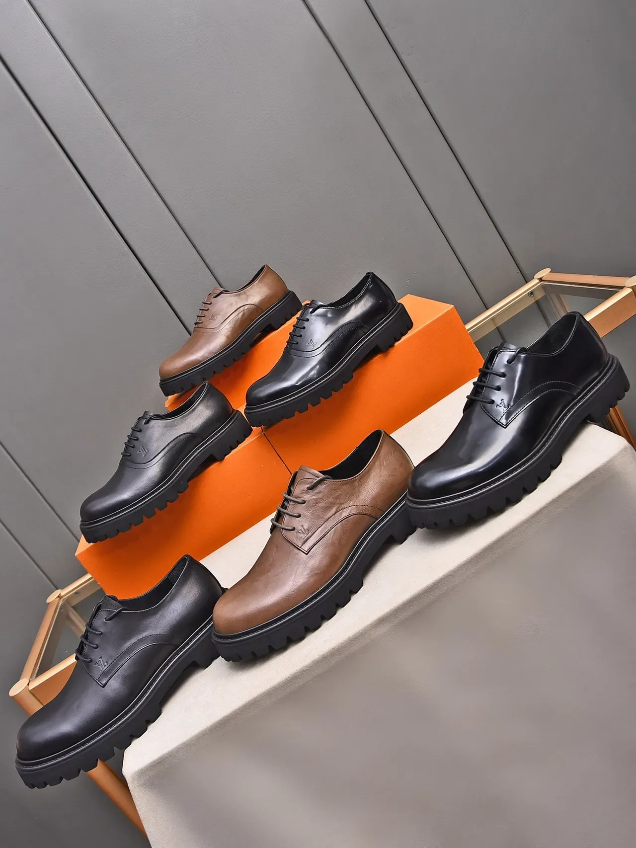 Louis Vuitton Sapatos Oxford de Couro Suave Preto com Solado Chunky Lug 2
