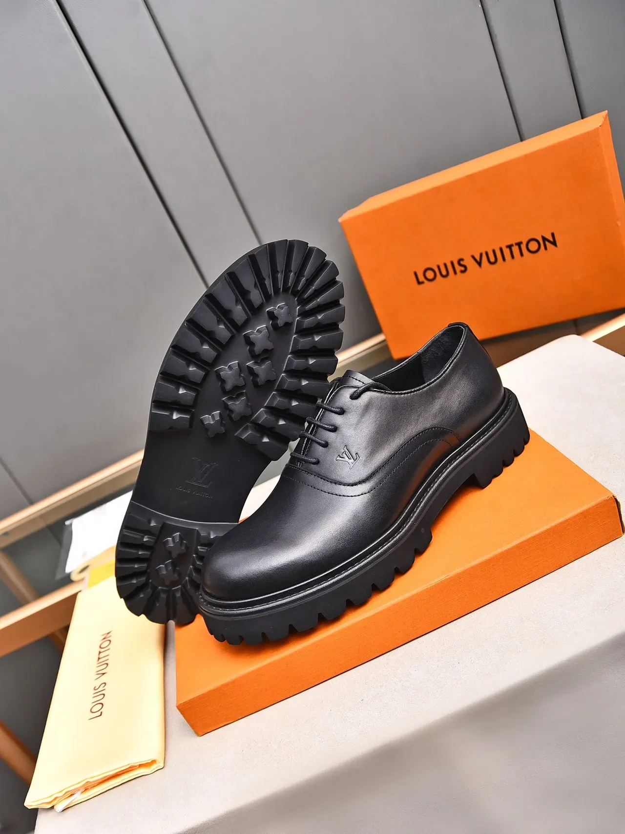 Louis Vuitton Sapatos Oxford de Couro Suave Preto com Solado Chunky Lug 5