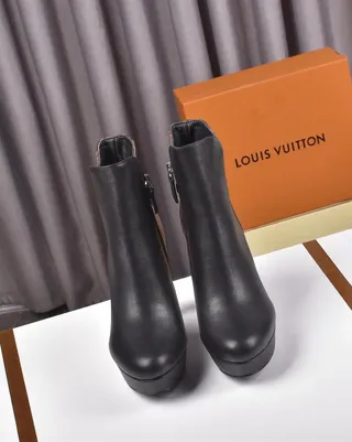 Louis Vuitton Botas de tornozelo de couro preto e monograma 3