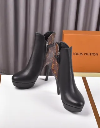 Louis Vuitton Botas de tornozelo de couro preto e monograma 5