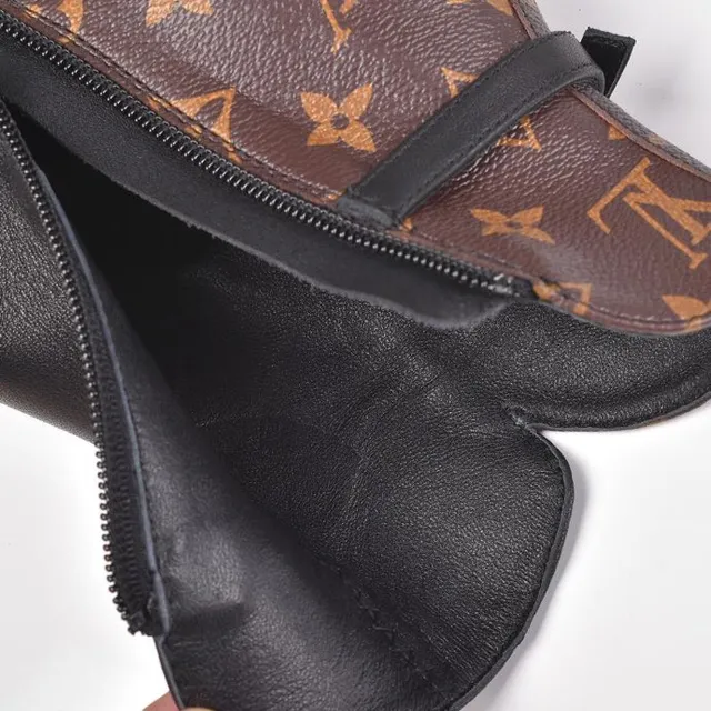 Louis Vuitton Botas de tornozelo de couro preto e monograma 6