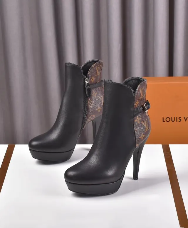 Louis Vuitton Botas de tornozelo de couro preto e monograma 8