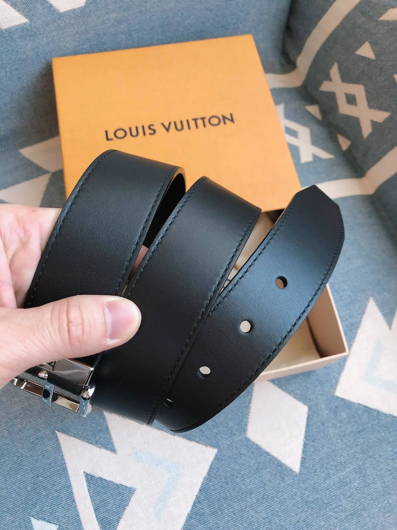 Louis Vuitton Black Matte Hardware Smooth Full-Grain Leather Belt 2