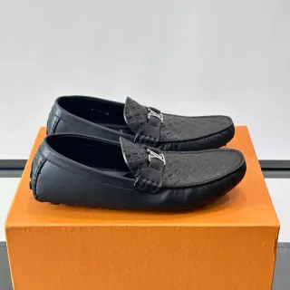 Louis Vuitton 黑色压印花纹皮革 LV 扣带乐福鞋