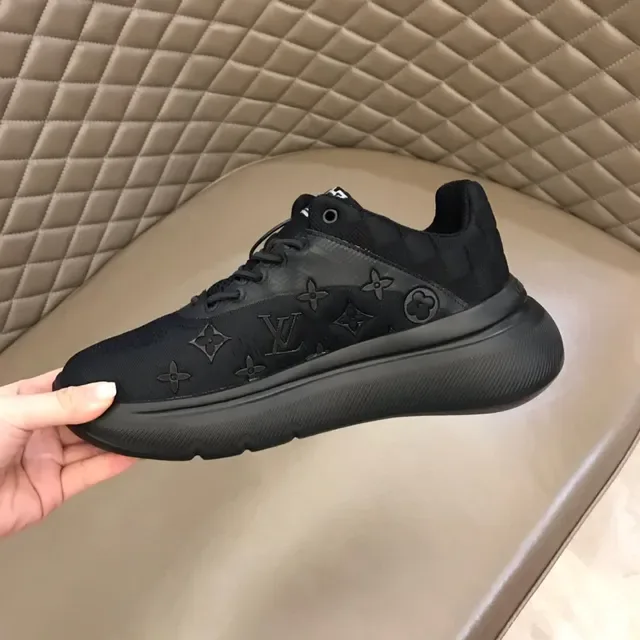 Louis Vuitton কালো মোনোগ্রাম-প্রিন্টেড মেশ আপার স্কাল্প্টেড রাবার সোল লাইফস্টাইল স্নিকার 3