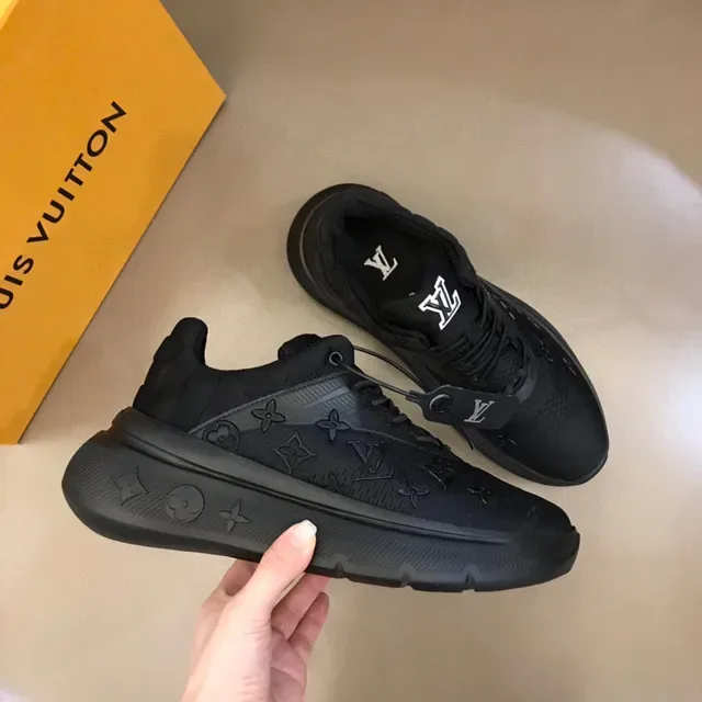 Louis Vuitton কালো মোনোগ্রাম-প্রিন্টেড মেশ আপার স্কাল্প্টেড রাবার সোল লাইফস্টাইল স্নিকার 5
