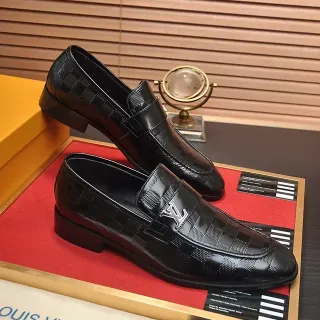Louis Vuitton काली पेटेंट लेदर डामियर इन्फिनी चेकर्ड टेक्सचर लोअफर