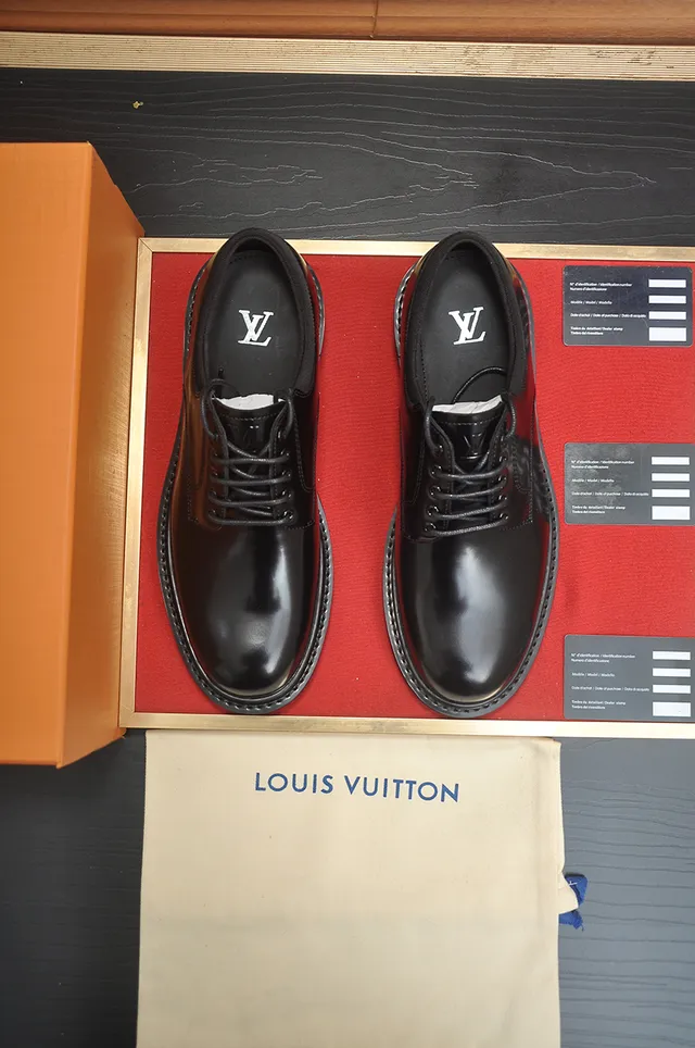 Louis Vuitton Sapatos Oxford de Couro Preto Polido com Ponta de Cap 5
