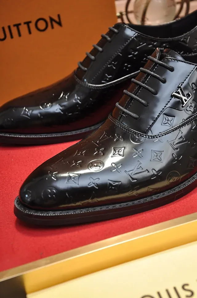 Louis Vuitton Chaussures Oxford Noir Rouge Cuir Patenté Monogramme-Embossé 2