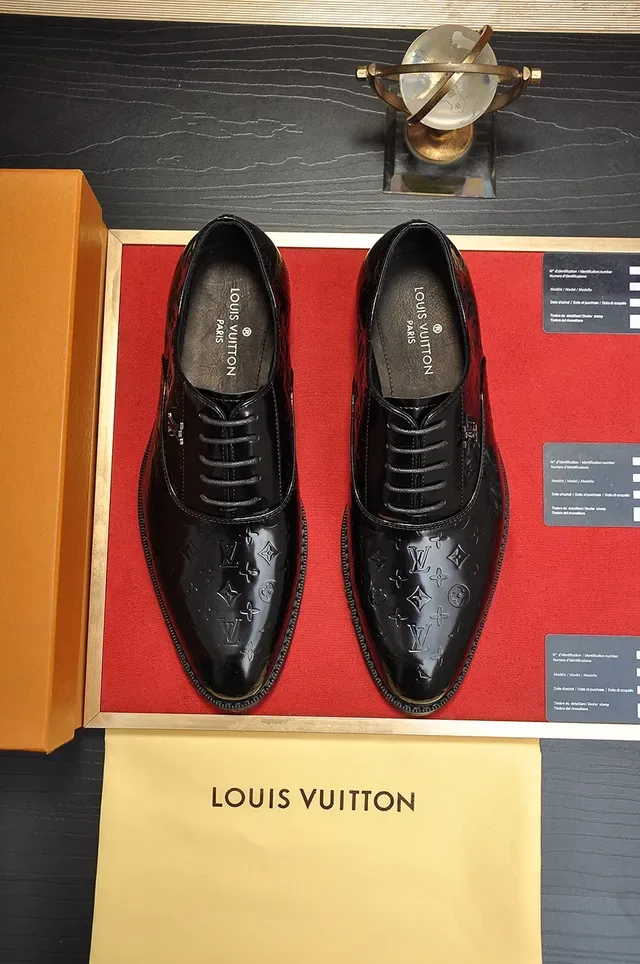 Louis Vuitton Chaussures Oxford Noir Rouge Cuir Patenté Monogramme-Embossé 5