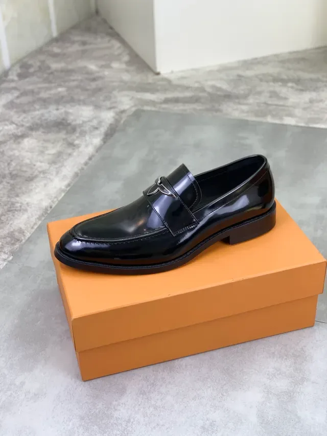 Louis Vuitton Black Silver Glossy Patent Leather Winged Metal Logo Plaque Loafer 4