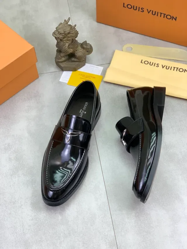 Louis Vuitton Black Silver Glossy Patent Leather Winged Metal Logo Plaque Loafer 5