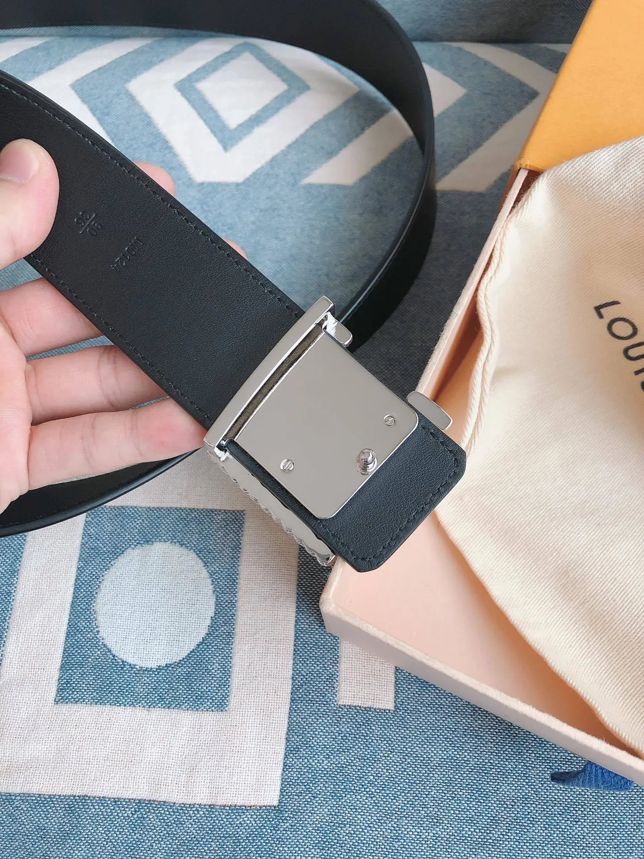 Louis Vuitton Ceinture en cuir noir argenté grainé twist de corde LV Monogram boucle 4