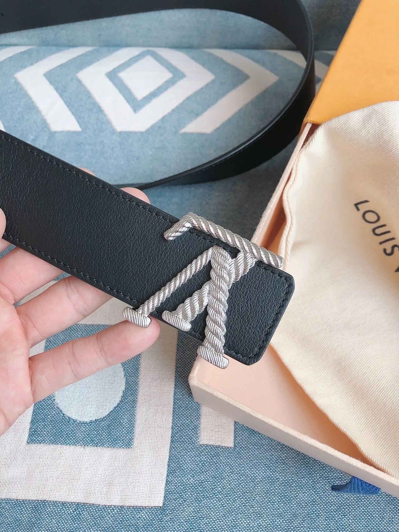 Louis Vuitton Ceinture en cuir noir argenté grainé twist de corde LV Monogram boucle 5