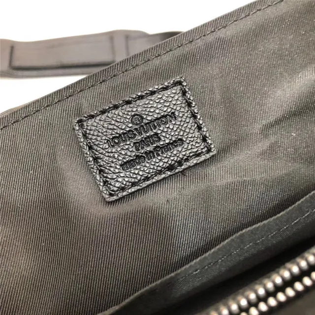 Louis Vuitton Black Structured Rectangular Silhouette Smooth Textured Leather Messenger Bag 2