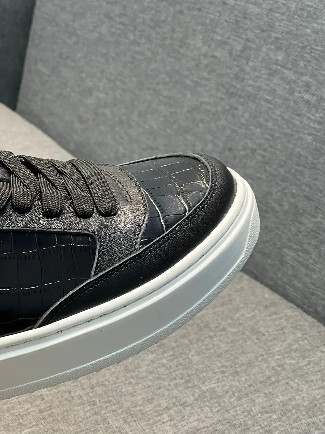 Louis Vuitton Black White Croc-Embossed Leather Platform Sole Lifestyle Sneakers 3