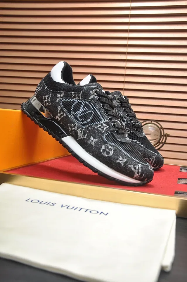 Louis Vuitton Noir Blanc Monogramme Maille Supérieure Contrefort Transparente Baskets Lifestyle 3
