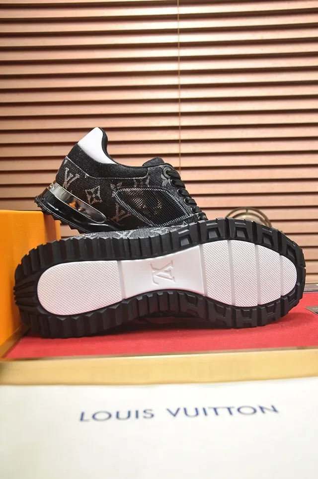 Louis Vuitton Noir Blanc Monogramme Maille Supérieure Contrefort Transparente Baskets Lifestyle 7