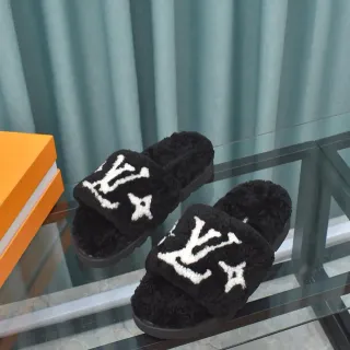 Louis Vuitton Zapatillas Negras y Blancas de Lana Plush con Forro de Shearling Superior Bordadas con Monograma Correa