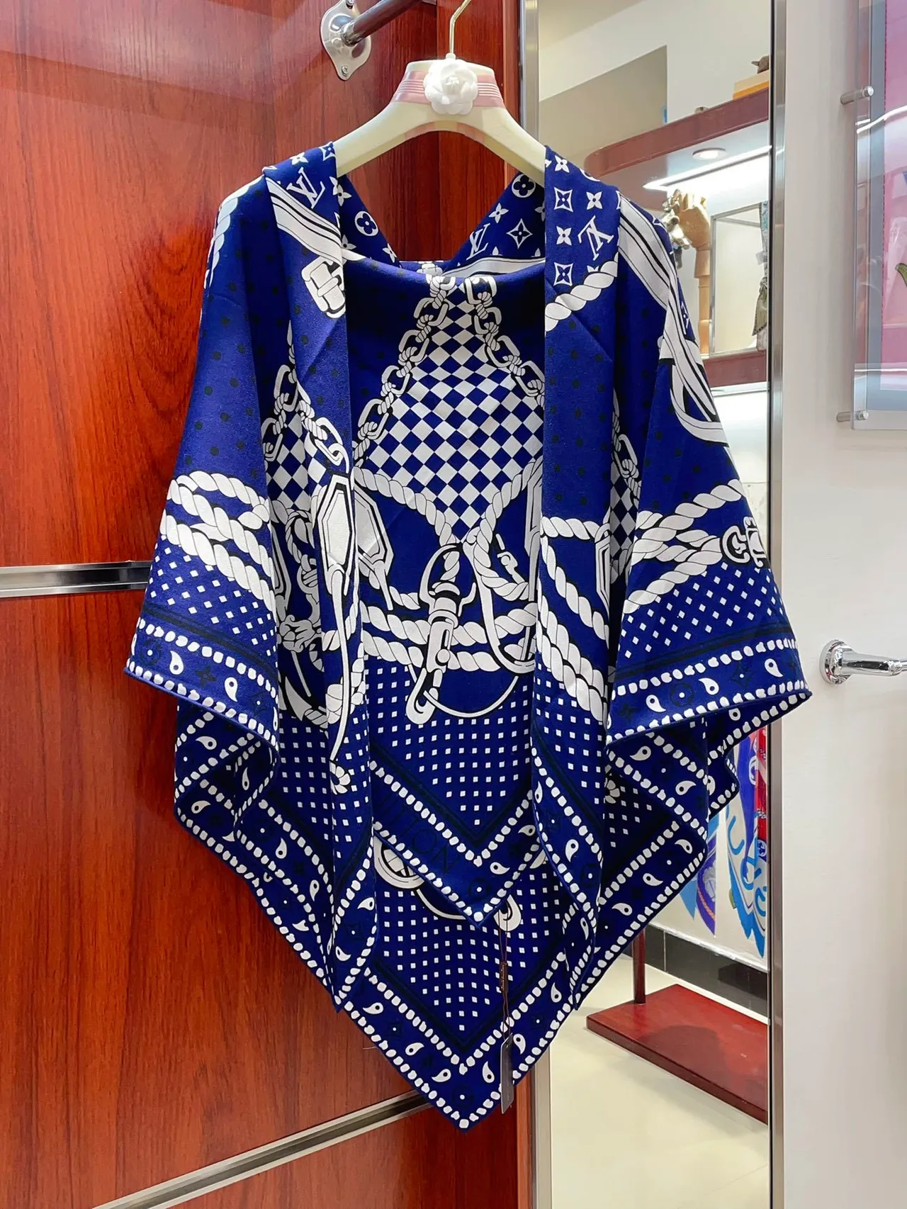 Louis Vuitton Blue and White Rope Print Silk Scarf 8