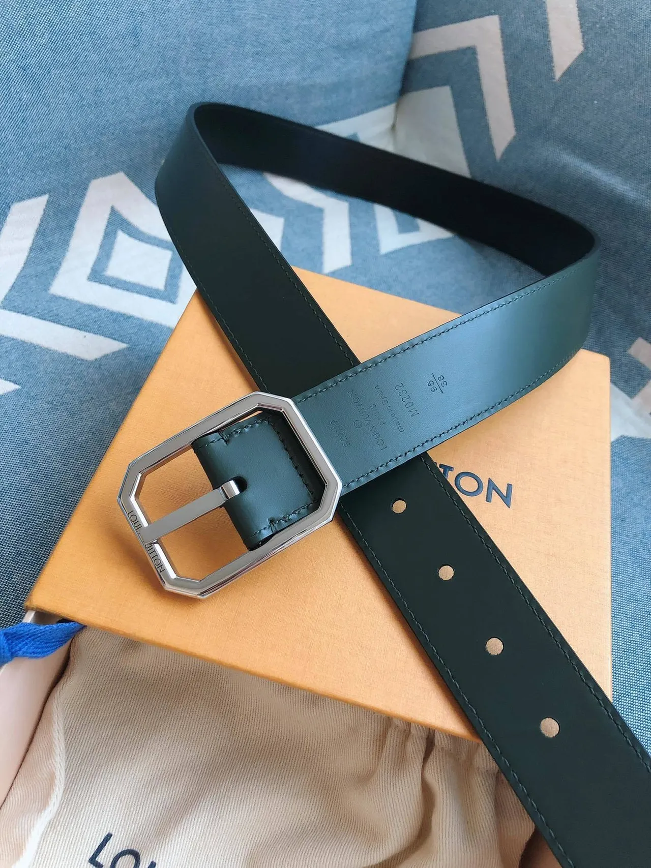 Louis Vuitton Boucle Hexagonale Vert Argent Boucle Métallique Polie Hexagonale Cuir Lisse 2