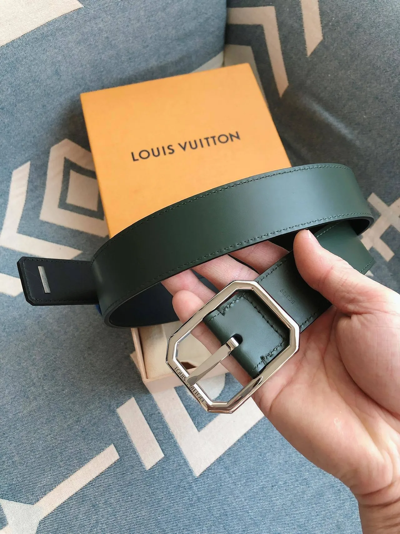 Louis Vuitton Boucle Hexagonale Vert Argent Boucle Métallique Polie Hexagonale Cuir Lisse 5