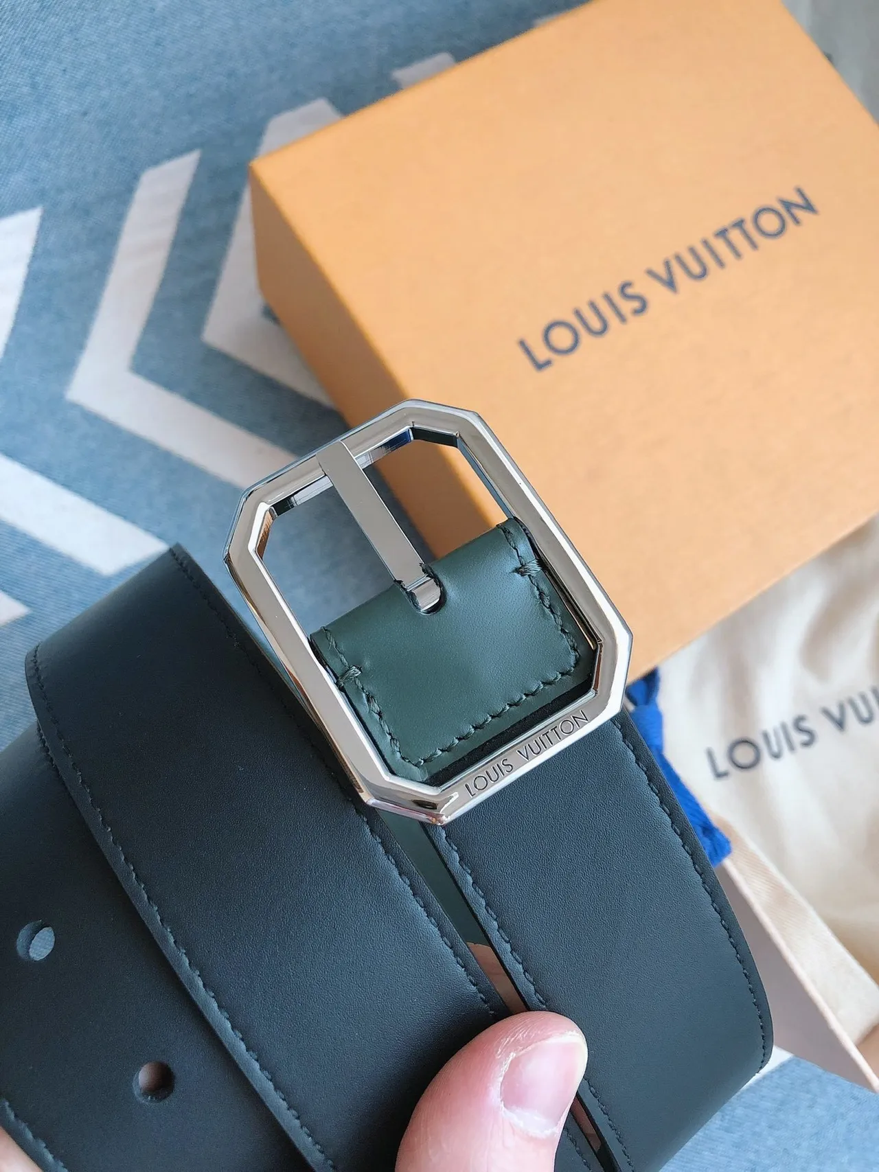Louis Vuitton Boucle Hexagonale Vert Argent Boucle Métallique Polie Hexagonale Cuir Lisse 7