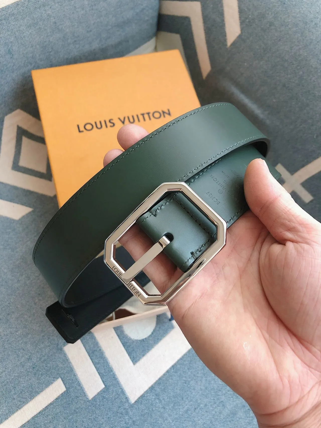 Louis Vuitton Boucle Hexagonale Vert Argent Boucle Métallique Polie Hexagonale Cuir Lisse 8