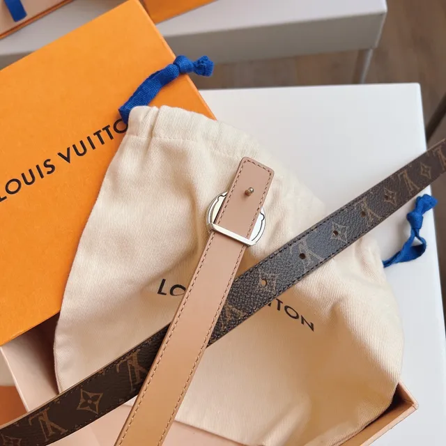 Louis Vuitton Ceinture en cuir marron beige avec toile monogramme et boucle ornée de cristaux 4