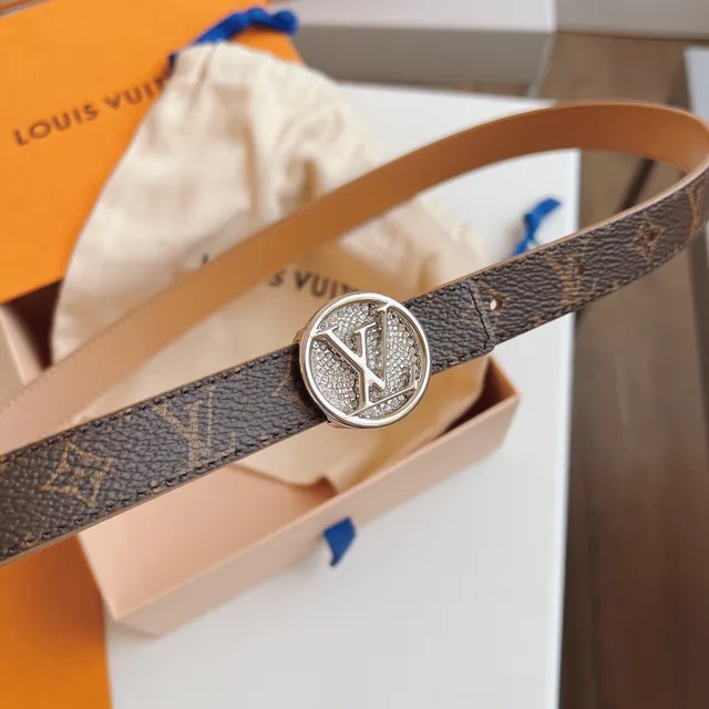 Louis Vuitton Ceinture en cuir marron beige avec toile monogramme et boucle ornée de cristaux 7