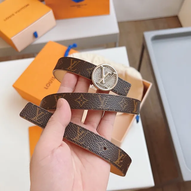 Louis Vuitton Ceinture en cuir marron beige avec toile monogramme et boucle ornée de cristaux 9