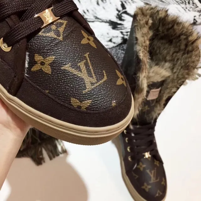 Louis Vuitton Marron Beige Monogram Toile Col bordé de Fourrure Bottes de Neige 4