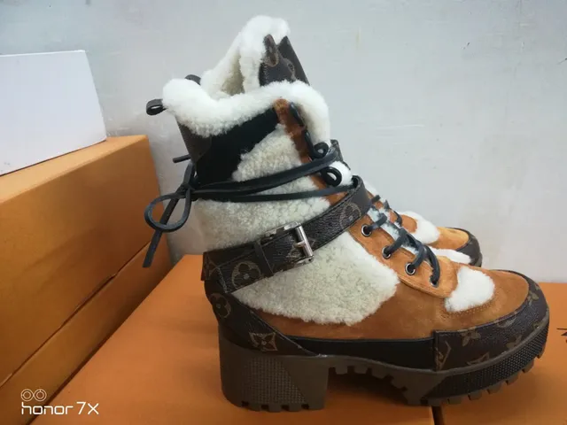 Louis Vuitton Bottes de Neige Marron Noir Monogramme Toile Forrées de Shearling 2