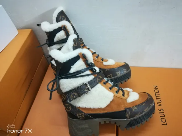 Louis Vuitton Bottes de Neige Marron Noir Monogramme Toile Forrées de Shearling 7