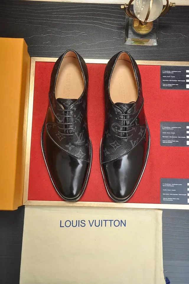 Louis Vuitton Zapatos Oxford Negro Monograma Punta de Charol 5